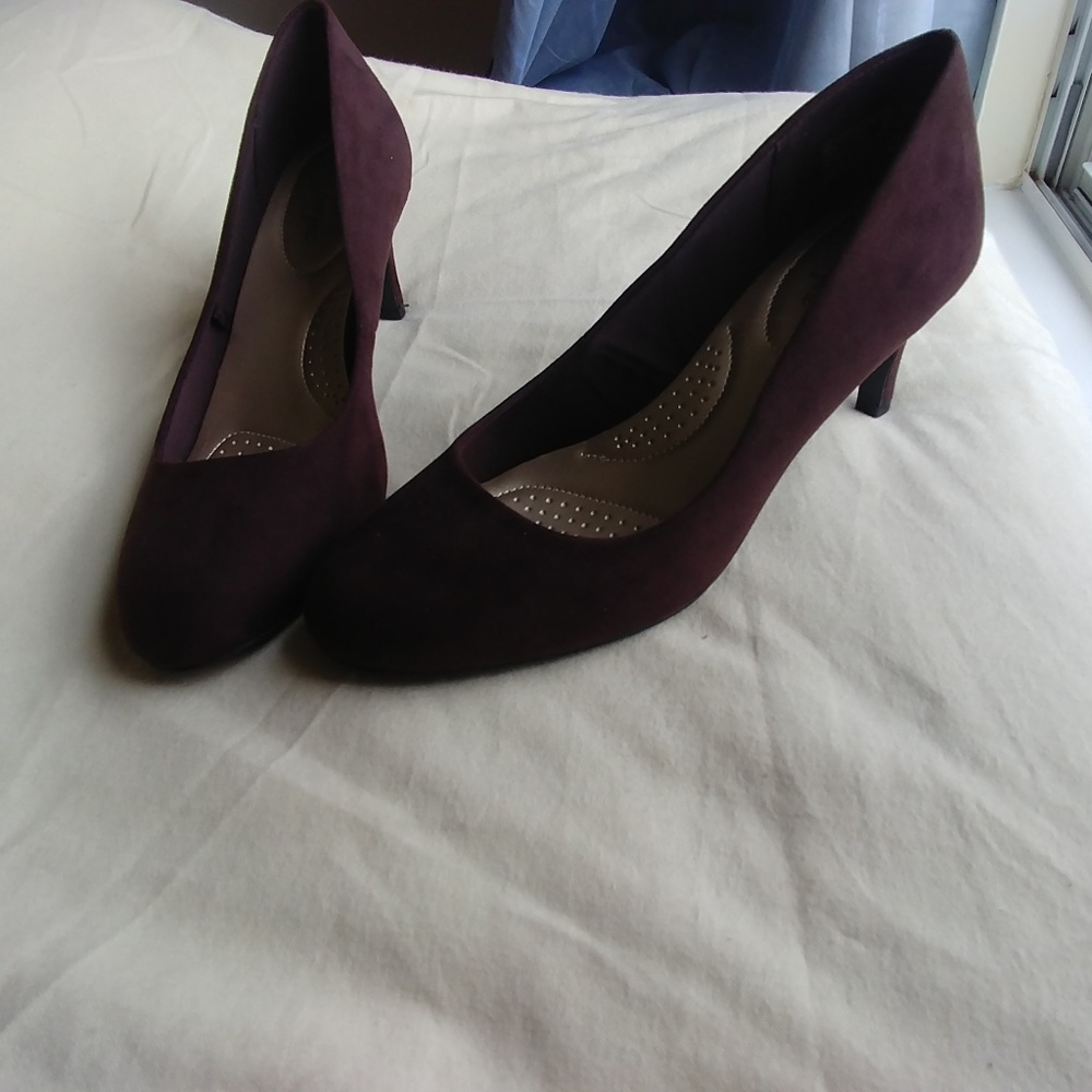 Comfortable brown heels